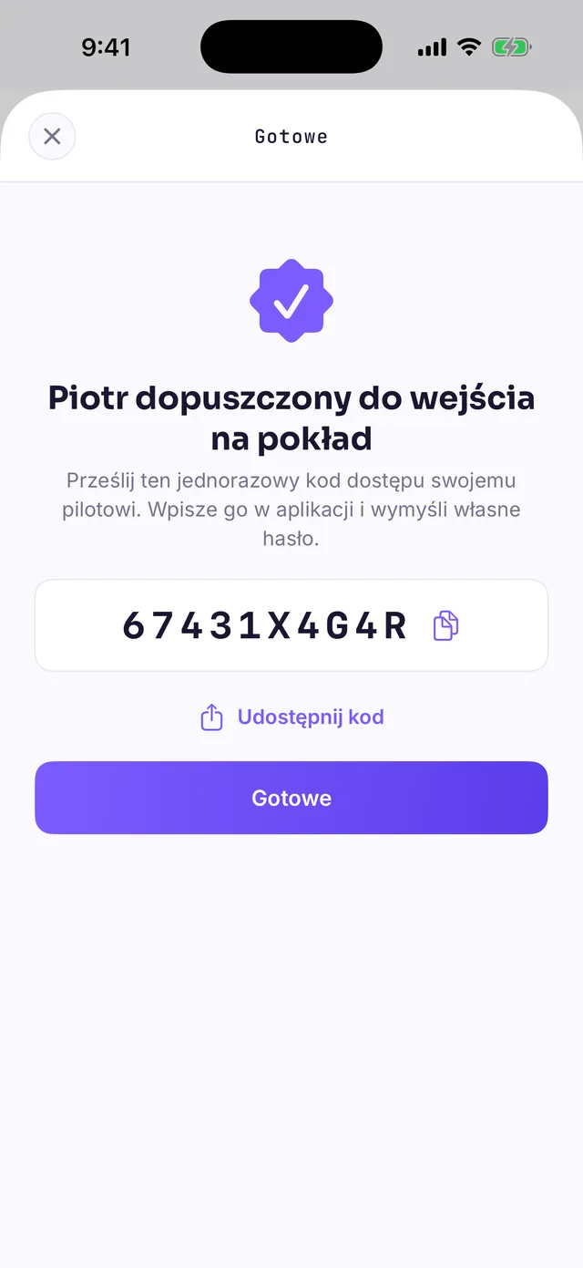 Ekran z jednorazowym kodem dostępu, napisem „Piotr dopuszczony do wejścia na pokład” i przyciskiem „Udostępnij kod”
